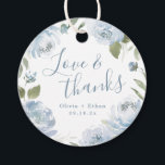 Etiquetas Para Lembrancinhas Amor romântico e obrigados poeirentos, casamento f<br><div class="desc">Roteiro de amor e obrigados rodeado por um romântico aquarela floral em azul empoeirado e verde-sábio,  doce e elegante,  personalizar com nomes e datas de casais,  etiquetas de favorecimento de excelentes para casamentos,  chás de panela,  chás de fraldas ou qualquer evento especial.</div>