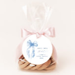 Etiquetas Para Lembrancinhas Arco Azul Dusty Ela é Chá de panela Casando<br><div class="desc">Bem-vindos aos seus convidados em estilo com o nosso **Blue Ela é Casando Chá de panela Bem-vinda Conselho de espuma**. Com uma design romântica e caprichosa, esta conselho de espuma é enfeitada com um arco azul macio, adicionando um toque de elegância ao seu decoro chá de panela. O encantador arco...</div>