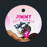 Etiquetas Para Lembrancinhas Biker Kid Stirt Stunt Bike Birthday Favorour Tags<br><div class="desc">Celebre o dia especial do seu filho com uma festa de aniversário temática de motociclista empolgante! Nossos cartões de convite personalizados apresentam uma bicicleta dublê, perfeita para a celebração do seu dublê. Convide todos os seus amigos e deixe a festa começar! Com uma festa temática, seu filho e seus convidados...</div>