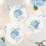 Etiquetas Para Lembrancinhas Buquê Floral Azul Hydrangea Chá de panela<br><div class="desc">Essas marcas de favorecimento de chá de panela apresentam flores de hidrocor azul-aquática e flores de hydrangea verde Personalize o texto com o nome da noiva. Os suprimentos correspondentes da parte do chá de panela também estão disponíveis.</div>