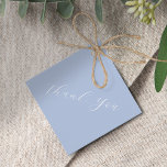 Etiquetas Para Lembrancinhas Casamento Azul Mínimo - Obrigado<br><div class="desc">Etiquetas de favoritos para casamento Elegante e na moda. Esta simples etiqueta de presente apresenta o texto 'obrigado você' sobre um fundo azul empoeirado na frente e os nomes dos casais na parte de trás de um conjunto de fontes contemporâneas.</div>