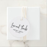 Etiquetas Para Lembrancinhas Casamento Moderno Minimalista Negro e Branco<br><div class="desc">O casamento moderno favorece etiquetas com um simples design com "Amor e Obrigados" em uma tipografia elegante, seus nomes e data de casamento em uma fonte minimalista sans serif. Todos os elementos design estão em preto e branco. Estas etiquetas de favorecimento chic acrescentam um toque agradável aos favores para qualquer...</div>