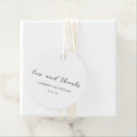 Etiquetas Para Lembrancinhas Casamento Simples Preto e Branco Limpo<br><div class="desc">Os modernos favoritos do casamento exibem um simples design com fontes clássicas de serifa e guião elegante. A design inclui "amor e obrigados" e seus nomes e data de casamento.</div>