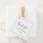 Etiquetas Para Lembrancinhas Chá de panela Minimalista Obrigado<br><div class="desc">Esse obrigado de chá de panela minimalista que você favorece as etiquetas é perfeito para um chá de casamento simples. A design romântica moderna apresenta a tipografia clássica, em preto e branco, emparelhada com uma caligrafia rústica, mas elegante, com estilo voltado para a mão. Personalizável em qualquer cor. Mantenha o...</div>