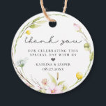 Etiquetas Para Lembrancinhas Coroa de casamento de flores silvestres de verão e<br><div class="desc">Coroa de flores silvestres de verão e folhagens elegantes e arejadas em aquarela,  etiquetas de agradecimento de casamento. A parte de trás da etiqueta apresenta um padrão de flor silvestre de verão correspondente.</div>