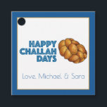 Etiquetas Para Lembrancinhas Feliz Challah Dias Feriados Hanukkah Chanukah<br><div class="desc">A etiqueta de presente apresenta um marcador original ilustrativo de um pão de chalá trançado, com HAPPY CHALLAH DAYS em uma fonte azul. Apenas personalize com sua informação. Este design também está disponível em outros produtos. A coordenação dos designs de Chanucá também está disponível. Não vê o que está procurando?...</div>