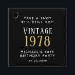 Etiquetas Para Lembrancinhas Funny Vintage 50th Festa de aniversário Black<br><div class="desc">Negros,  brancos e dourados são a favor de etiquetas para o seu 50º aniversário. Personalize "Tome uma Fotografia Ele Ainda Está Quente" e "Vintage" se desejar,  seu ano de nascimento,  nome e data de festa de aniversário.</div>