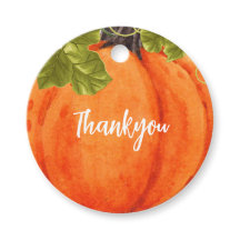 Pequena abóbora fazendo uma marca de aniversário