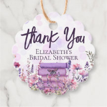 Pilha de Livros Roxos Flores Silvestres Borboletas