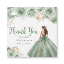 Princesa Floral em um Vestido Verde Sage Quinceane