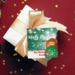 Etiquetas Para Lembrancinhas Red Green Christmas Baubles Winter Wonderland<br><div class="desc">Design personalizado com boneco de Natal,  com bolhas de Natal vermelhas e verdes sobre um fundo verde-cinza nevado. O texto é totalmente personalizável. Para alterá-la,  use a opção Personalizar. Para obter mais alterações,  como alterações na fonte,  cor da fonte ou layout de texto,  use a opção Editar design.</div>