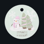 Etiquetas Para Lembrancinhas Snowman Christmas<br><div class="desc">O Natal de Snowman Comemora o aniversário de inverno do seu filho com este bonitinho e bonitão a vestir um chapéu e lenço cor-de-rosa pastel. Este tema é ideal para o seu pequeno aniversário de inverno ou para a festa de Natal da criança. O design é completamente personalizável. Veja o...</div>