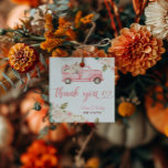 Etiquetas Para Lembrancinhas Vintage Floral Pumpkin Truck Chá de fraldas<br><div class="desc">Adicione um toque de charme rústico à sua celebração com as nossas "Etiquetas de Favor do Chá de fraldas de Caminhão Vintage Floral Pumpkin". Estas elegantes etiquetas apresentam um design de caminhão de abóbora, perfeito para agradecer aos seus convidados e adicionar um toque personalizado aos seus favoritos para festas. Ideal...</div>