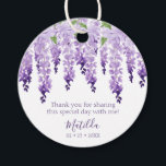 Etiquetas Para Lembrancinhas Watercolor Wisteria Obrigado | Bat Mitzvah<br><div class="desc">Este design apresenta elegantes flores de wisteria de aquarela em lavanda macia e roxo com folhas verdes em fundo branco com sua mensagem de obrigado Bat Mitzvah e a data abaixo. Personalize editando o texto nas caixas de texto. Projetado para você pelo Evco Studio www.zazzle.com/store/evcostudio #mitzvah #batmitzvah #eventplanejer #mazeltov #jewant...</div>