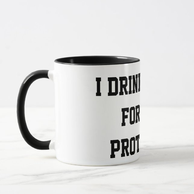 “Eu Bebo Café Para Sua Proteção” Caneca Divertida (Esquerda)
