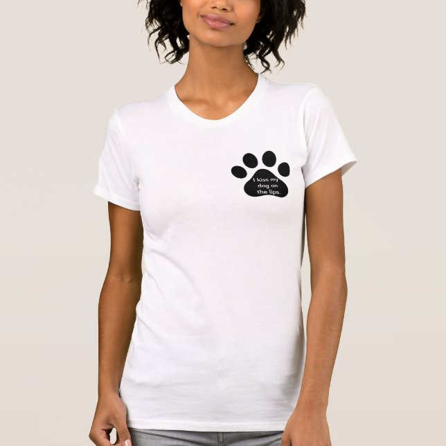Eu beijo meu t-shirt do cão (Frente)