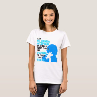 Eu estou mudando o t-shirt básico das mulheres das