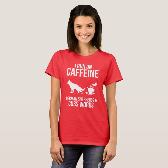 Eu funciono em Caffein, t-shirt das senhoras dos (Frente Completa)