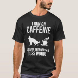 Eu funciono em Caffein, t-shirt dos homens dos
