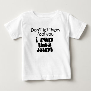 Eu funciono este t-shirt comum do bebê