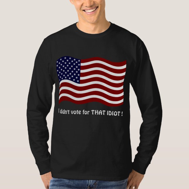 Eu não votei naquele idiota! Camiseta (Frente)