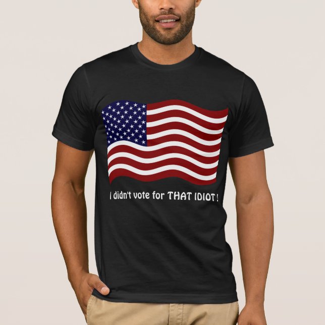 Eu não votei naquele idiota! Camiseta (Frente)