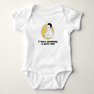 Eu rasguei mamães um t-shirt do novo