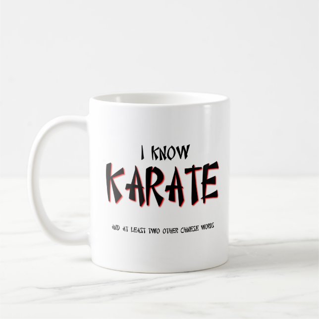 Eu sei o humor engraçado da caneca do karaté (Esquerda)