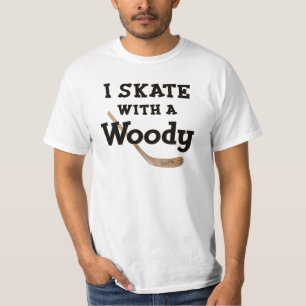 Eu Skate com uma camisa de hóquei de Woody