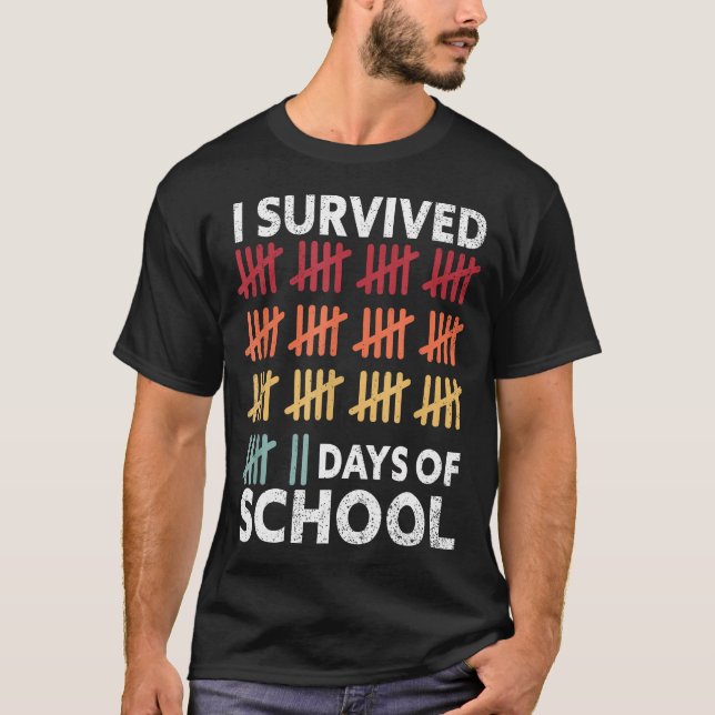 Eu Sobrevivi a 67 Dias de Escola Camisa Divertida  (Frente)