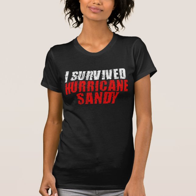Eu sobrevivi ao t-shirt afligido Sandy do furacão (Frente)