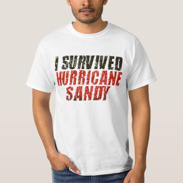 Eu sobrevivi ao t-shirt afligido Sandy do furacão (Frente)