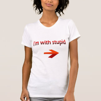 Eu sou com o pequeno t-shirt das senhoras