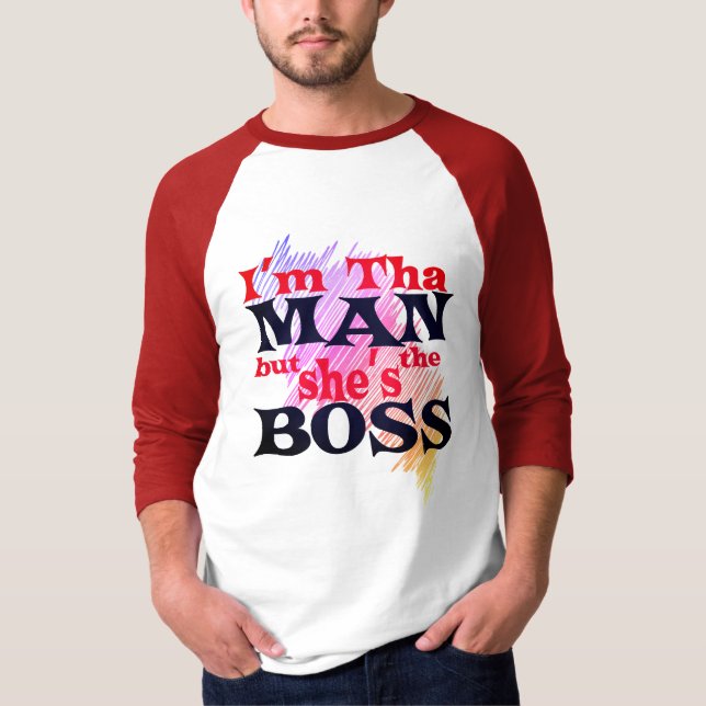 Eu sou o HOMEM, mas ela é a Camisa do Chefe (Frente)