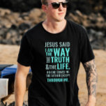Eu sou o jeito da camiseta em cores pastéis<br><div class="desc">A camiseta cristã com o verso bíblico de João 14:6 Jesus lhe disse, "Eu sou o caminho, a verdade, e a vida. Ninguém pode vir ao Pai exceto por mim". Os versos estão em cores pastéis azuis e em caligrafia mista e tipografia minimalista. Esta moda, design de fé moderna é...</div>