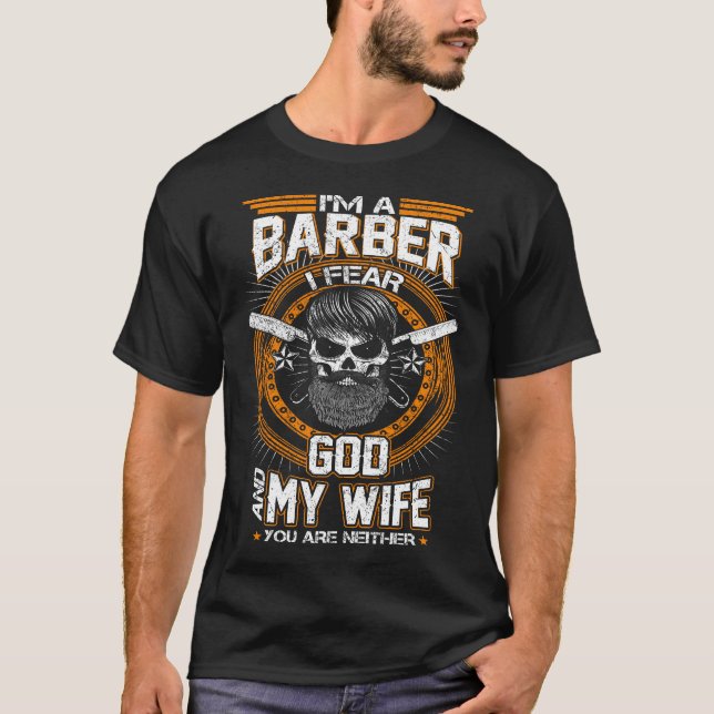 Eu sou um barbeiro, eu temo o deus e o meu t-shirt (Frente)