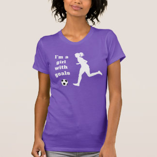 Eu sou uma menina com o t-shirt do futebol dos