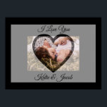 Eu te amo Poster de fotos personalizadas<br><div class="desc">Adorável poster para um presente romântico para Dia de os namorados,  aniversário,  aniversário ou só para dizer "Eu te amo". Basta carregar a data do casamento ou a mensagem pessoal na área personalizada.</div>