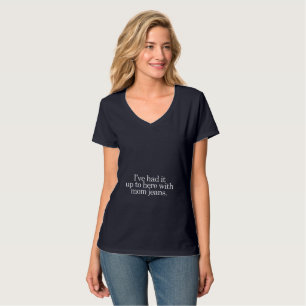 Eu tenho aqui com jeans da mãe. Camiseta