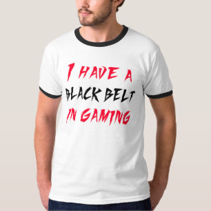 Eu tenho um cinturão negro no t-shirt do jogo