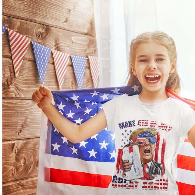 Faça o Excelente de 4 de julho novamente - T-shirt (Make 4th of July Great Again Girls' T-shirt, Featuring a Vibrant Caricature of Donald Trump.)