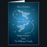 Faça um cartão de família, Doves of Peace Christma<br><div class="desc">Adicione seu nome para fazer seu próprio cartão de Natal. Enviar um cartão personalizado com estilo adicionado. Um cartão de Natal mostrando duas pombas de ramos de carregando de paz. As pombas são desenhadas com muitos símbolos de Natal e flocos de neve. As pombas estão voando num cheio azul de...</div>