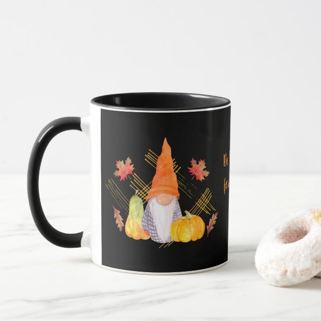 Fall Gnomo, Caneca de Ação de Graças com Fundo Pre (Com Donut)