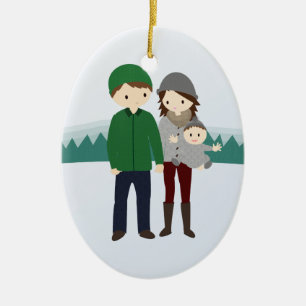 Família bonito com enfeites de natal do bebê