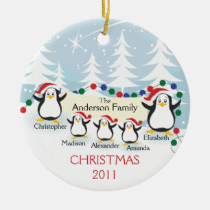 Família bonito dos pinguins dos enfeites de natal