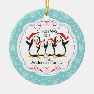 Família bonito dos pinguins dos enfeites de natal