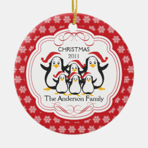 Família bonito dos pinguins dos enfeites de natal