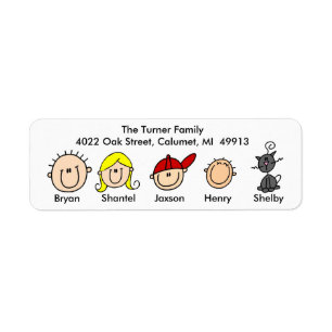 Família com etiquetas de endereço do gato
