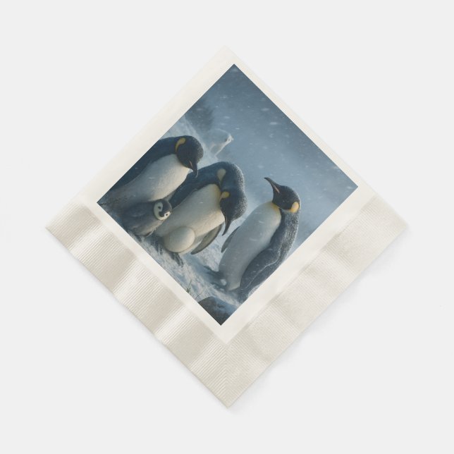 Família de pinguins acumula guardanapos de almoço  (Quina)