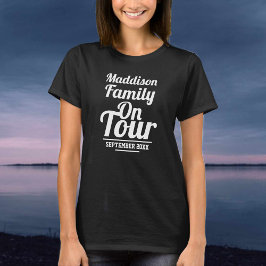 Família em camiseta de férias em turnê